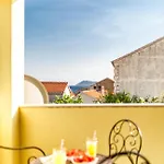 Katarin Villa *
