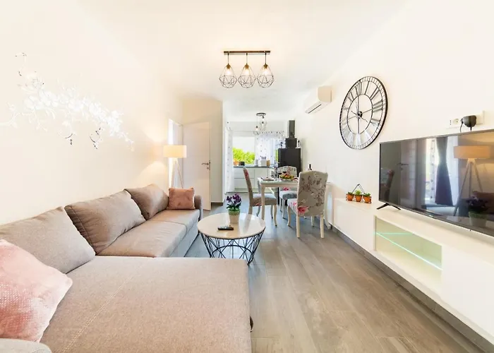 Katarin فيلة Komiža